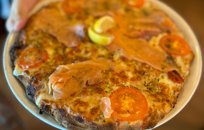 restaurant au bord du lac d'éguzon